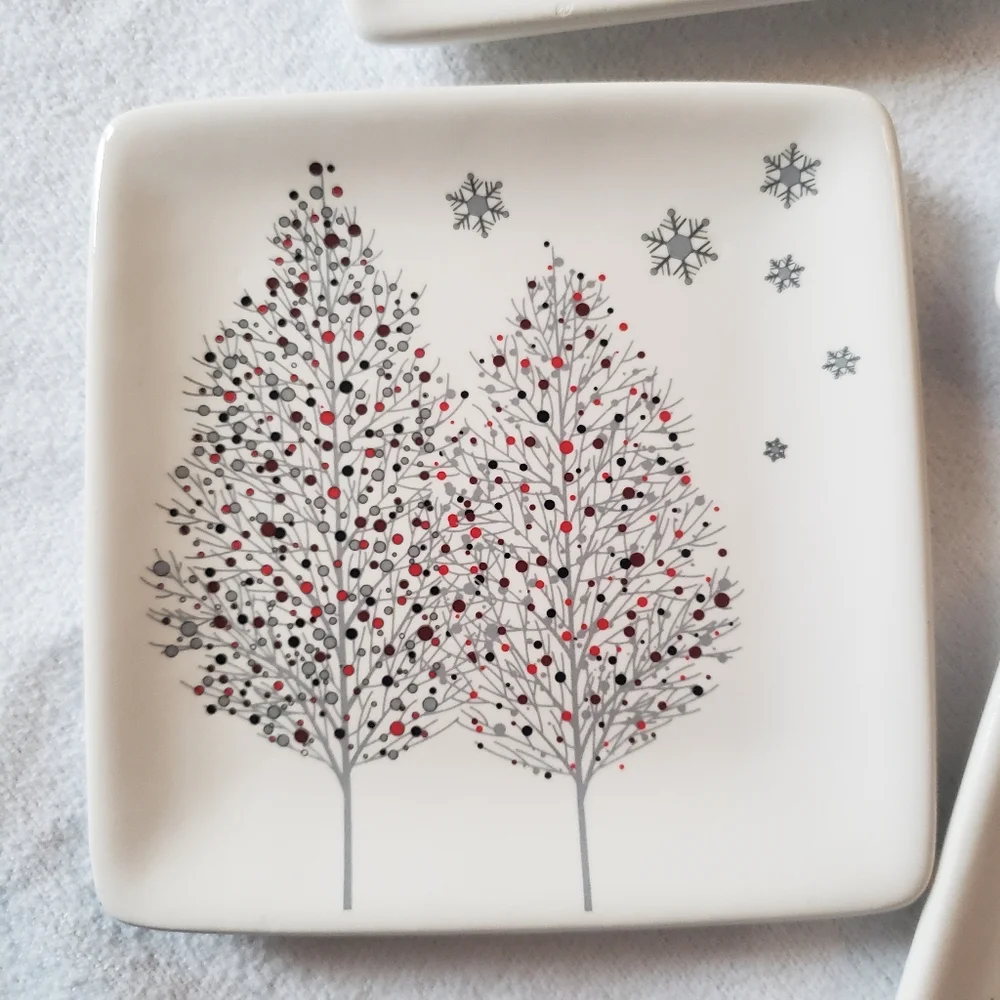 NWT Market Day Sparkle Tree Dessert Plates